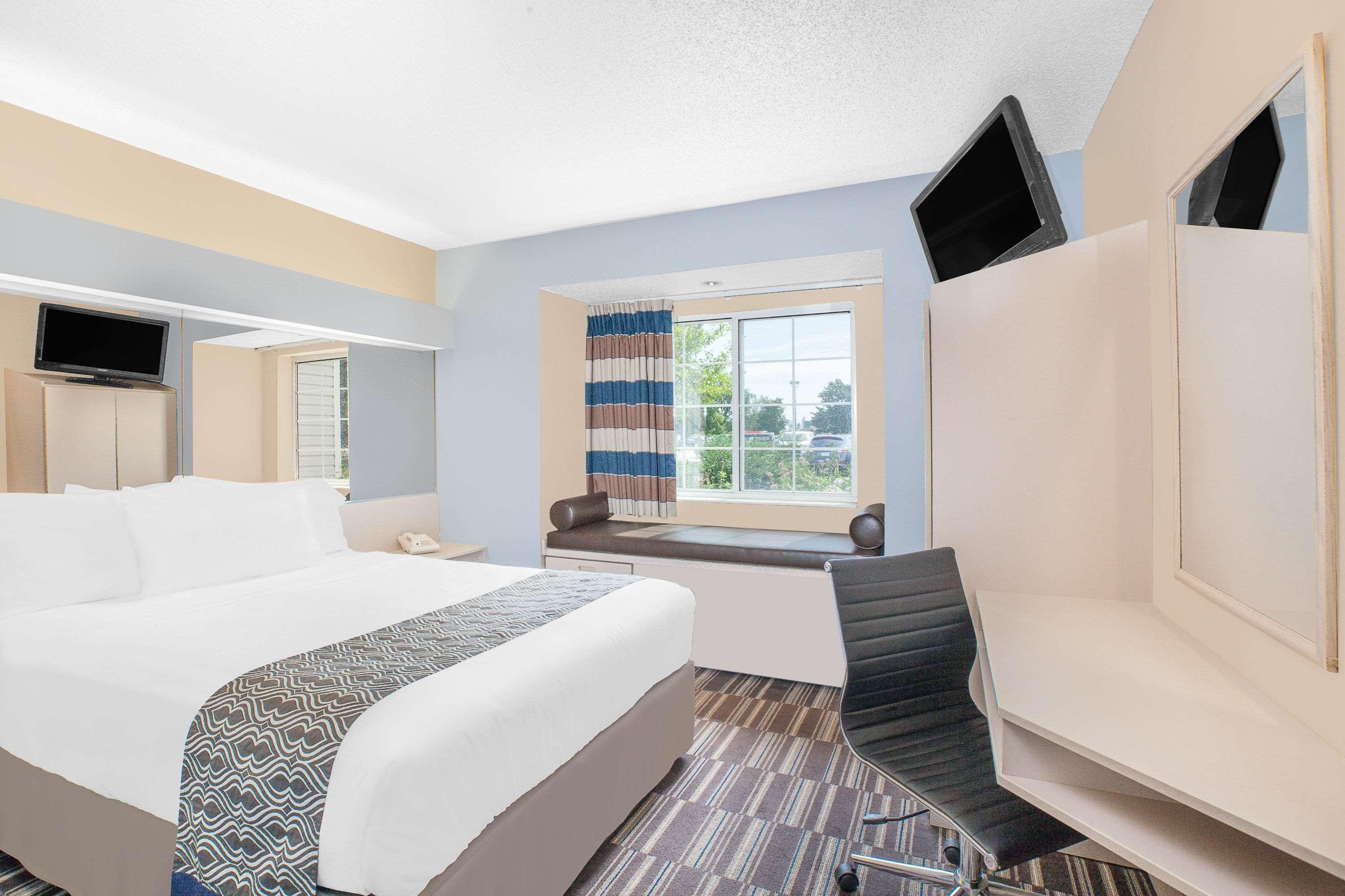 Microtel Inn And Suites Clear Lake Exterior photo
