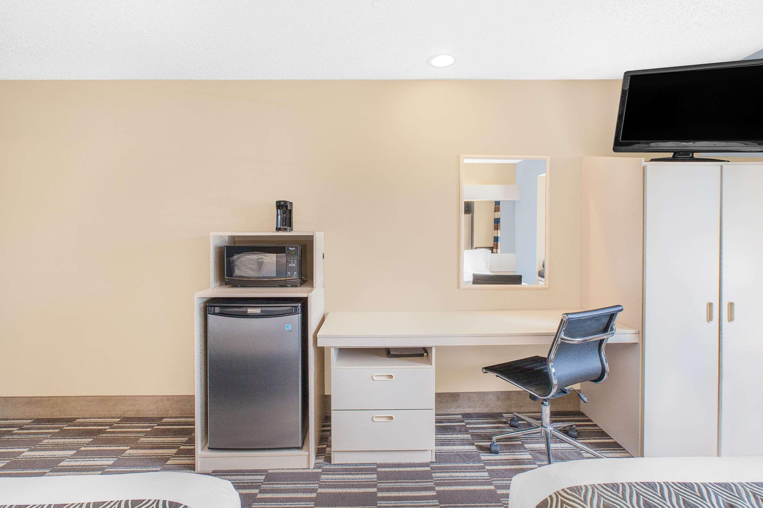 Microtel Inn And Suites Clear Lake Room photo