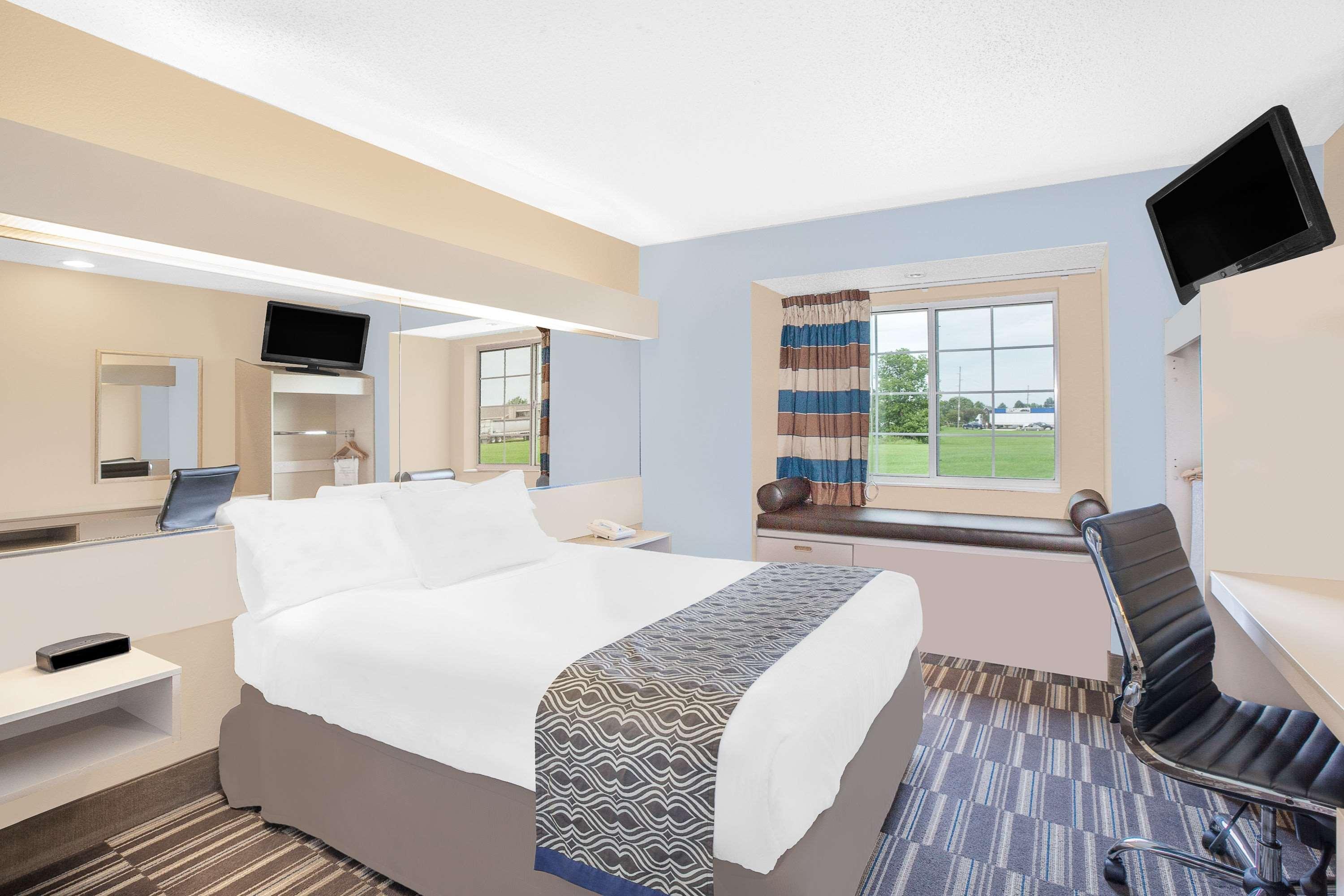 Microtel Inn And Suites Clear Lake Exterior photo