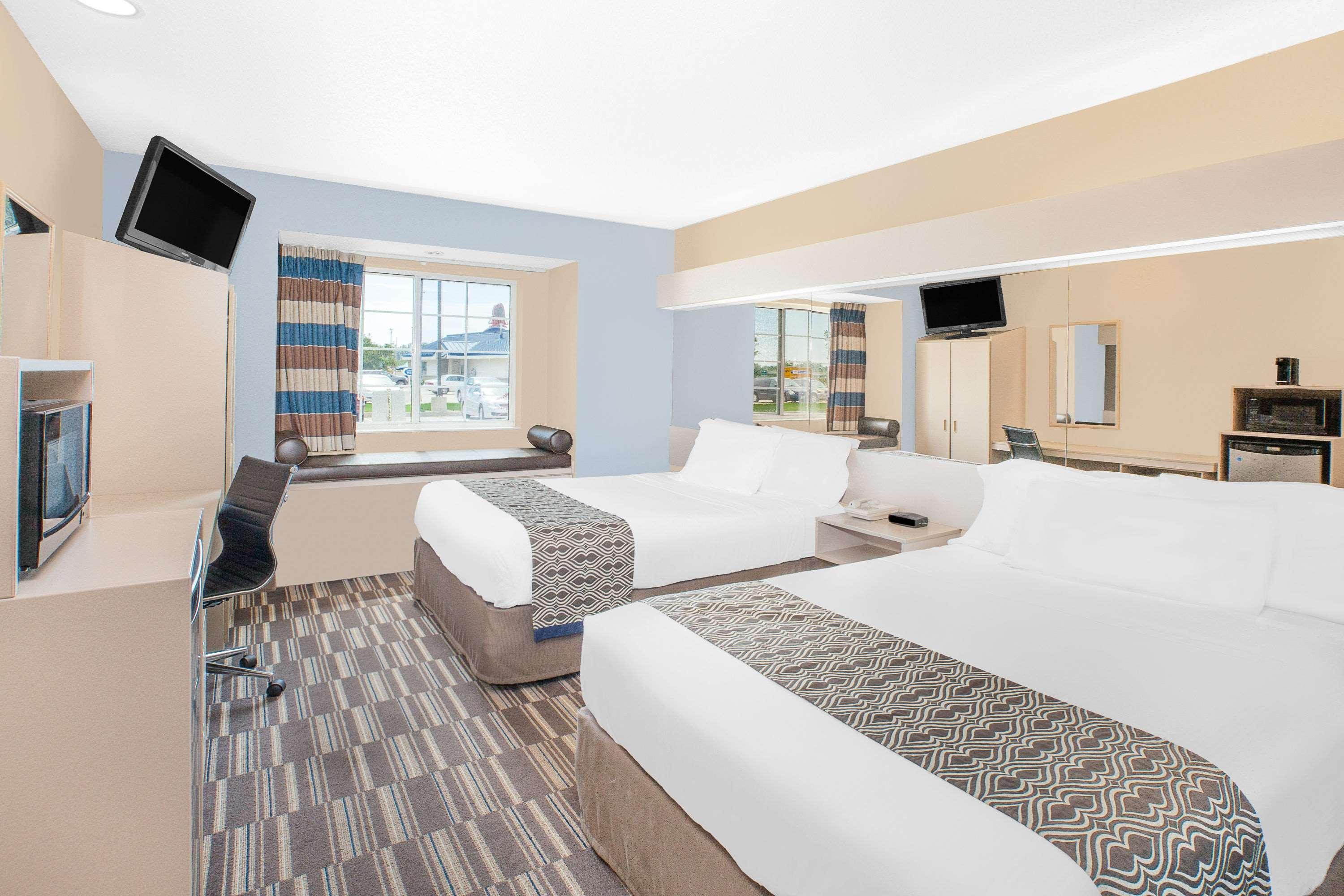 Microtel Inn And Suites Clear Lake Exterior photo